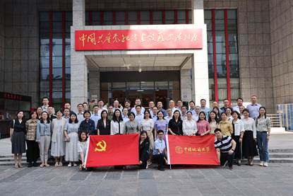 說明: https://zzb.cug.edu.cn/__local/2/B1/50/0C0CABEA2A41D3729482AFF62B9_DD31E0EC_72A1E.jpeg